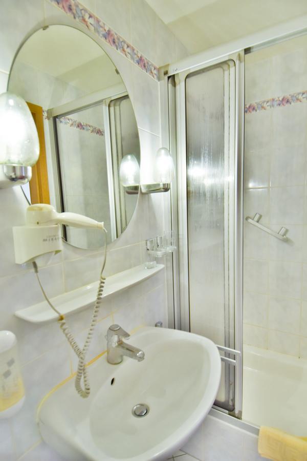 Villa Auszeit Hotel Garni 塞巴特黑灵斯多夫 外观 照片